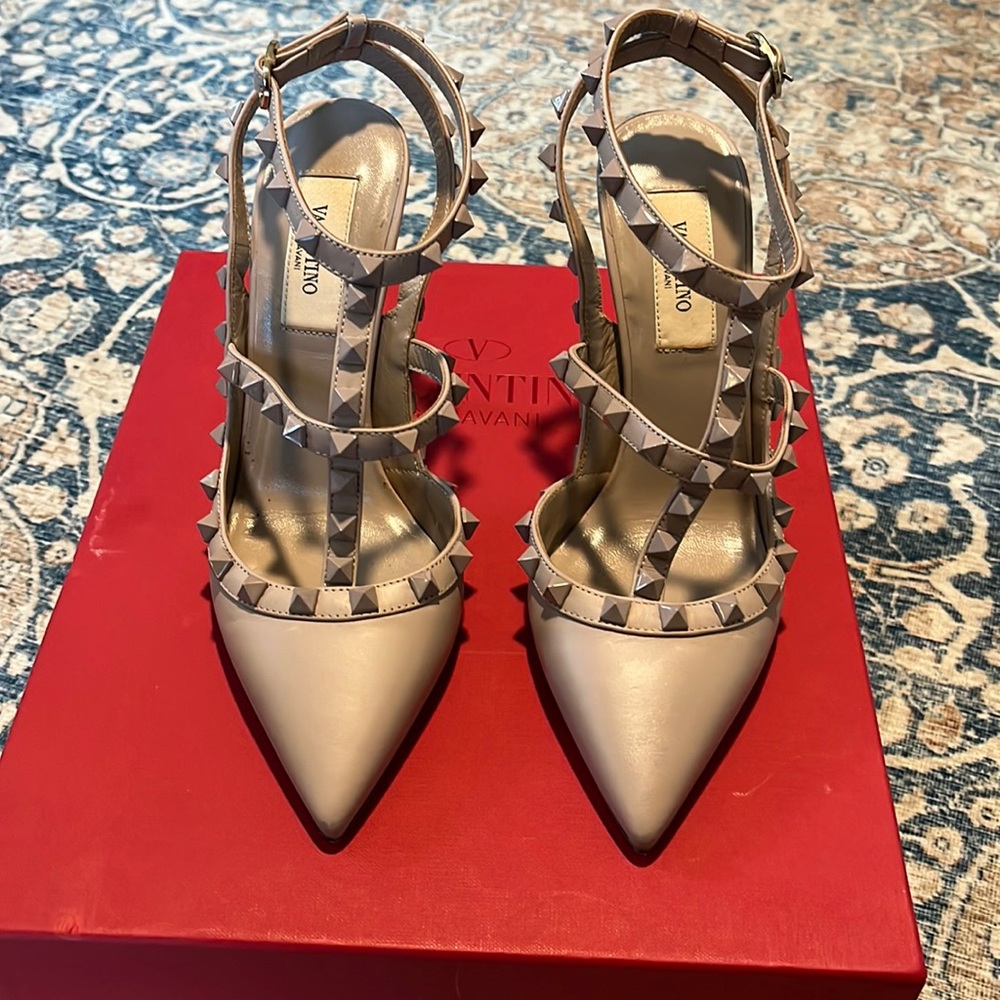 Authentic Valentino Rockstud t-strap